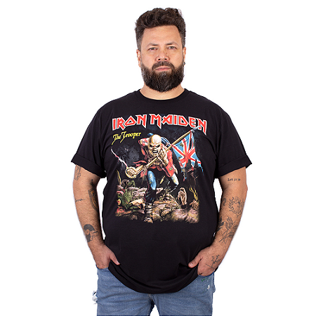 Camiseta Plus Size Iron Maiden The Trooper Preta Oficial