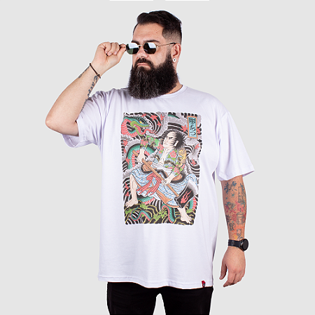 Camiseta Plus Size Christian Arae Wada Heita Tanenaga Branca.