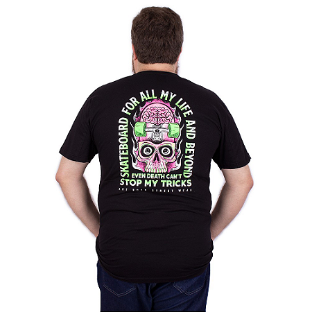 Camiseta Plus Size Caveira Skate Preta.
