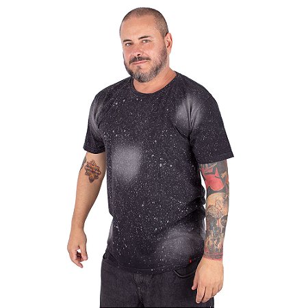 Camiseta Plus Size Básica Estonada Spray Preta.