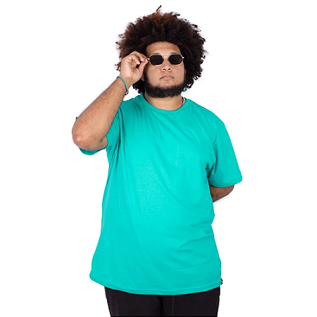 Camiseta Plus Size Básica Verde Esmeralda.