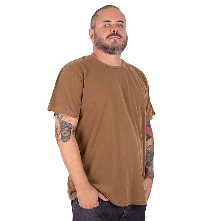 Camiseta Plus Size Básica Estonada Caramelo.