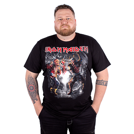 Camiseta Plus Size Iron Maiden The Trooper Vs Senjutsu Preta Oficial