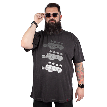 Camiseta Plus Size Estonada Baixo Triplo Preta Jaguar.