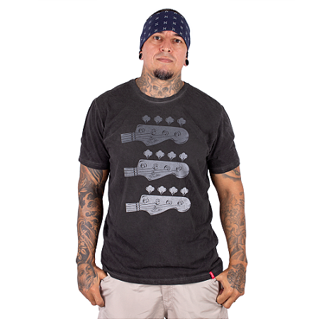 Camiseta Estonada Baixo Triplo Preta Jaguar.