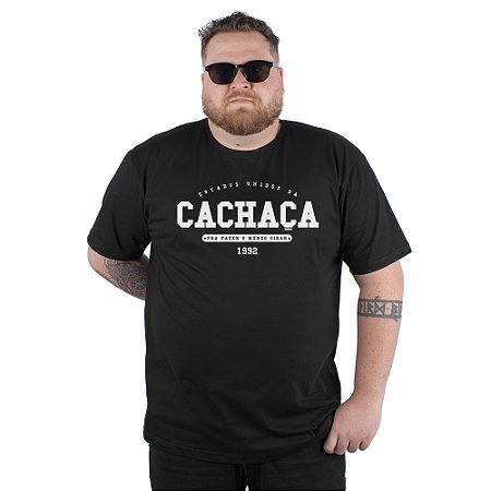 Camiseta Plus Size Cachaça 30 anos Preta.
