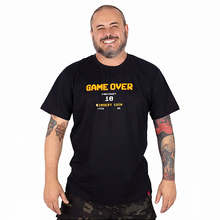 Camiseta Plus Size Game Over - Preta.