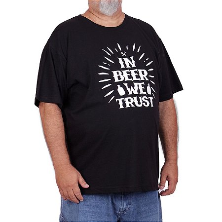 Camiseta Plus Size Cerveja We Trust Preta.