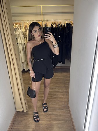 Conjunto Short e Blusa Um Ombro Só Cores