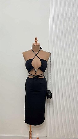 Vestido preto recorte frontal
