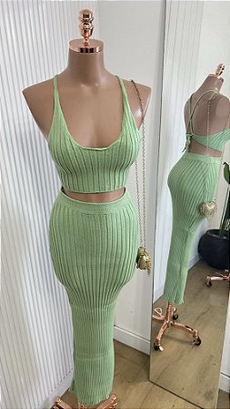 Conjunto Cropped e Saia Longa Verde