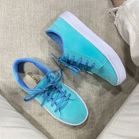 tenis azul e verde