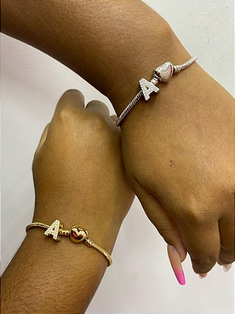 Pulseira Letra A - NÃO HÁ TROCA