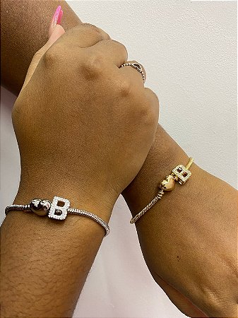Pulseira Letra B - NÃO HÁ TROCA
