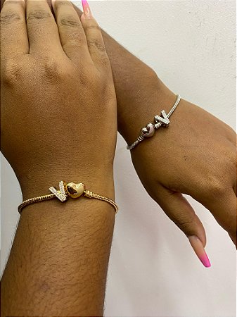 Pulseira Letra V - NÃO HÁ TROCA