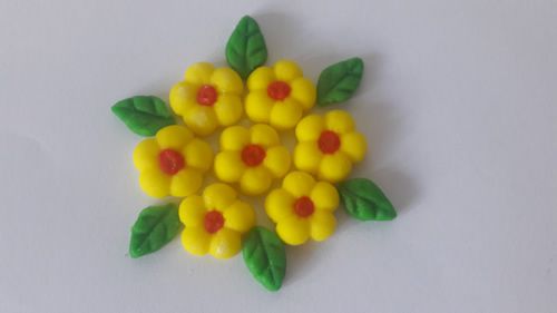 FLOR BOLINHA AMARELA GRANDE (12 PEÇAS)