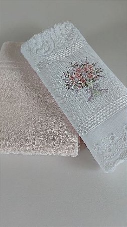 Jogo toalha de lavabo e tapete