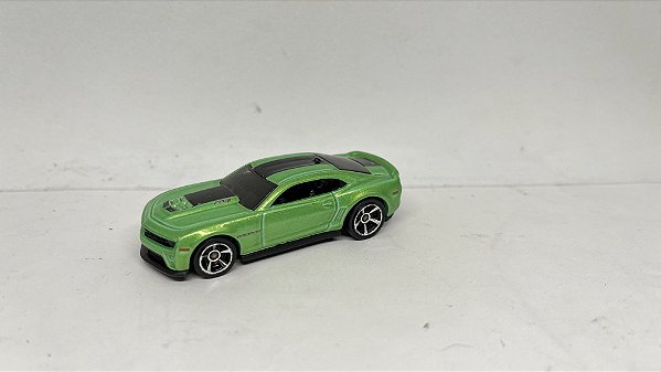 Chevrolet Camaro verde