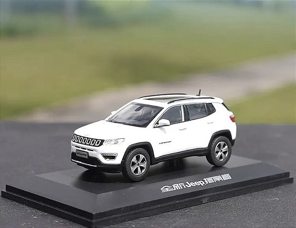 Jeep Compass 1/43 - Branco - Faltando lente da lanterna