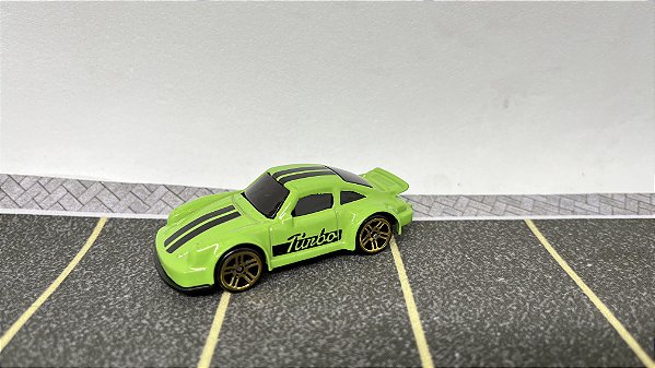 Porsche Turbo verde