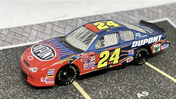 #24 Jeff Gordon - 2002 Dupont Bristol