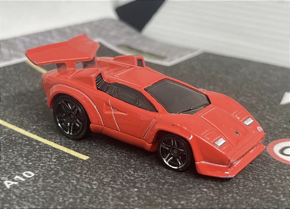 Lamborghini Countach Tooned vermelha