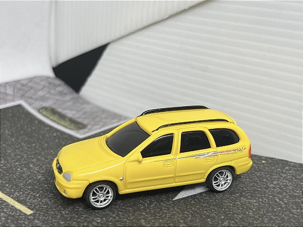 Corsa Classic Wagon - Plástico