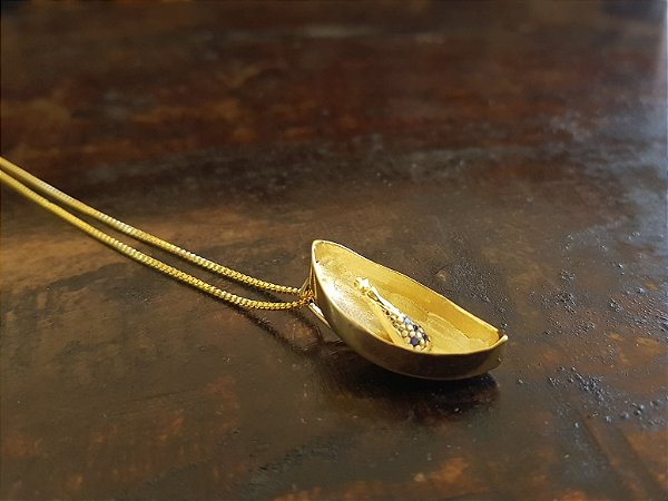 Colar Barquinho de Nossa Senhora Aparecida com Zircônia Azul no Banho de  Ouro 18k