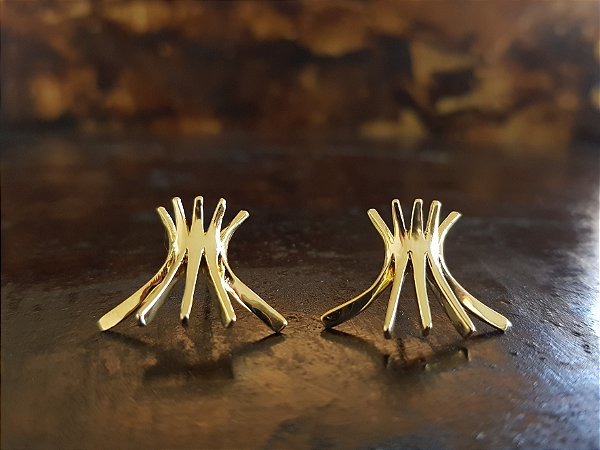 Brinco  da Catedral Vazado Banhado a Ouro 18k