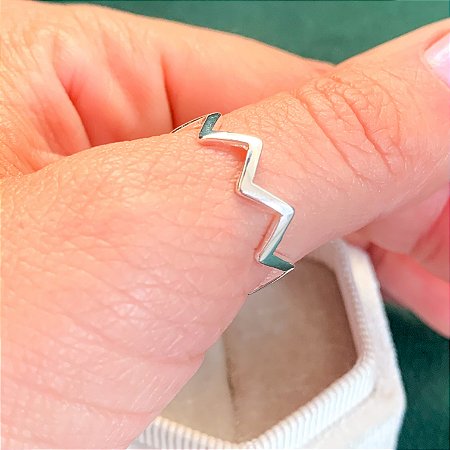 Anel zigzag banhado a prata