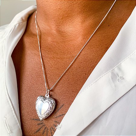 Cordão relicário coração borda 50cm detalhes banhado a prata