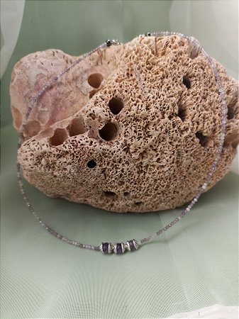 Chocker ametista com detalhes