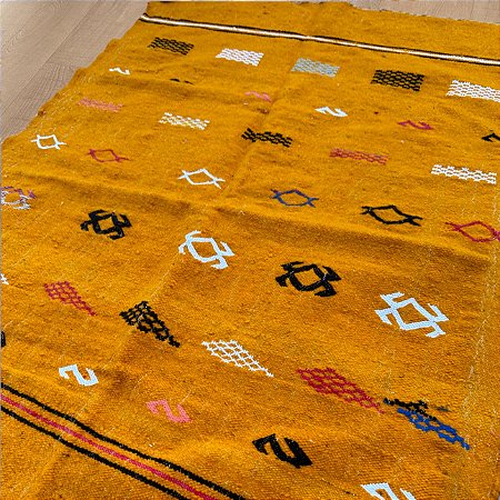 Tapete Marroquino - Kilim - Artesanal - amarelo 1,26 x 95 cm
