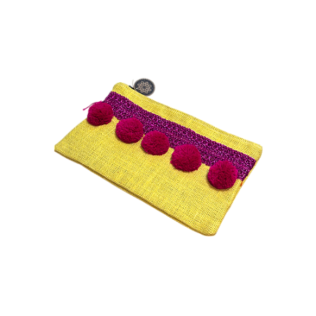 CLUTCH AMARELA EM JUTA COM POMPONS COLORIDOS E PASSAMANARIA - GRANDE