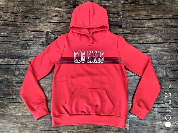 girl with red moletom com capuz