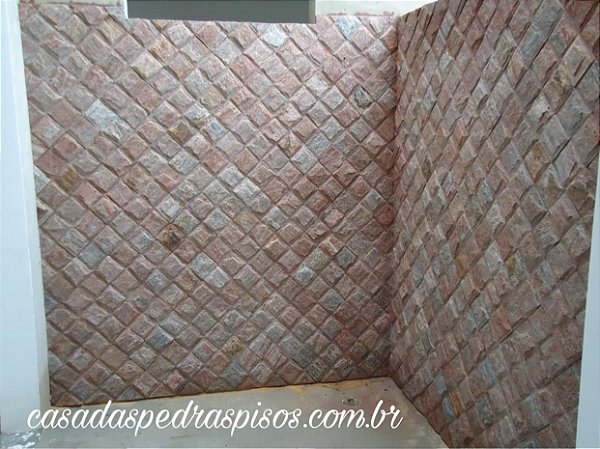 Pedra Madeira Vermelha Almofadada 11,5 x 11,5 cm - R$ 135,00 m²