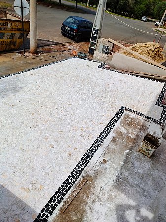 Pedra Mosaico Português Branco - R$99,00 m²