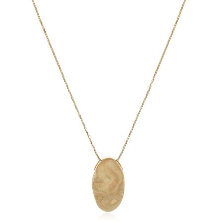 GARGANTILHA COM PINGENTE OVAL ORGÂNICO FOLHEADO A OURO 18K