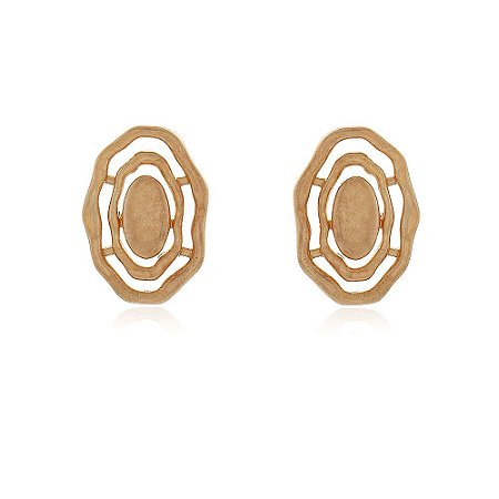 BRINCO OVAL ORGÂNICO DUAS VOLTAS FOLHEADO A OURO 18K