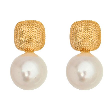 BRINCO FOLHEADO A OURO 18K COM PEROLA E BASE TRABALHADA