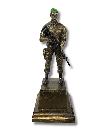 BONECO BOINA VERDE COM FUZIL MÉDIO (RESINA)