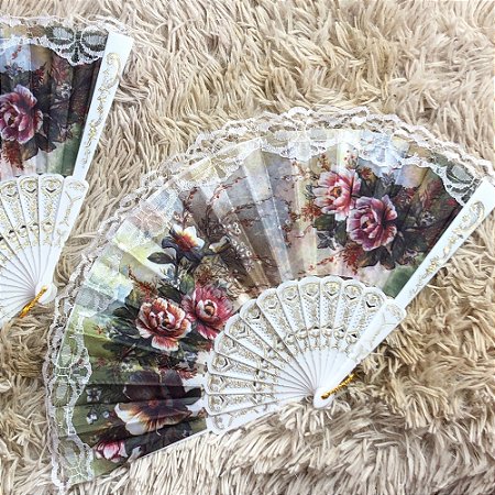 Leque De Mão Tecido Poliester Estampa de flores com detalhe em dourado Com Haste De Plástico Unidade  LDP-23