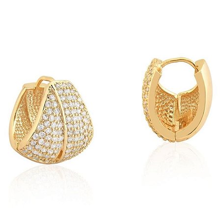 BRINCO ARGOLA TRIANGULAR COM ZIRCÔNIAS BRANCAS BANHADA A OURO