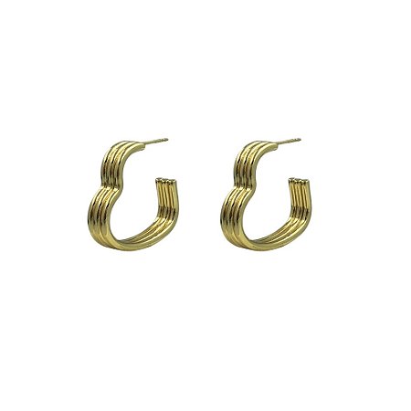 Brinco em Aço Banho Dourado Coraçao Meio Aberto Faixas Lisas
