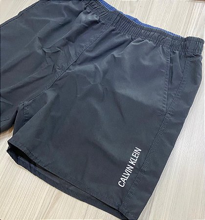 Short Calvin Elástico Liso com Logo Lateral Masculino