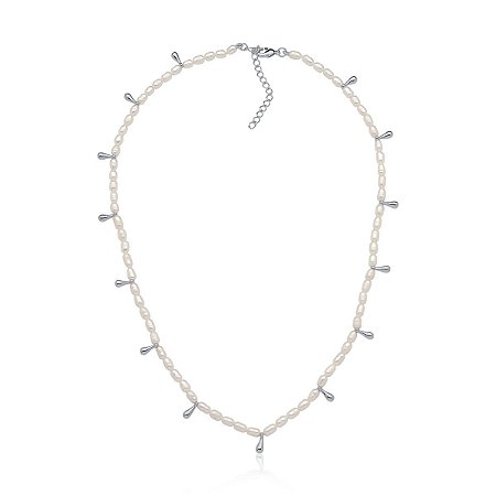 Colar com pérolas de água doce e mini gotas de metal (ródio branco)
