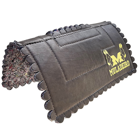 Manta Couro Abufalado e Camadas de Feltro Com Bordado Muladeiro