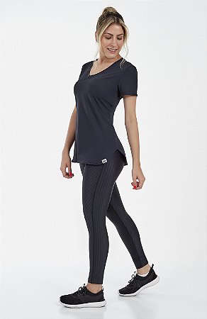 T-Shirt Alto Giro Skin Fit Alongada Decote V