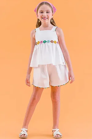 Conjunto Fem Blusa e Short Branco c/ Detalhes de Flores em Renda - Malagah