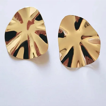 Brinco orgânico formato gota folheado a ouro 18k